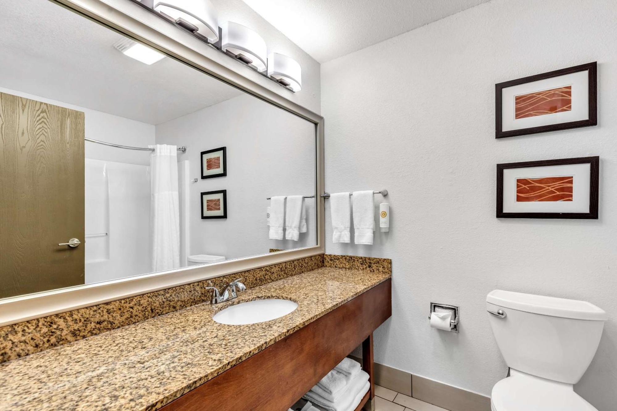 Comfort Denver West Arvada Station 2*
